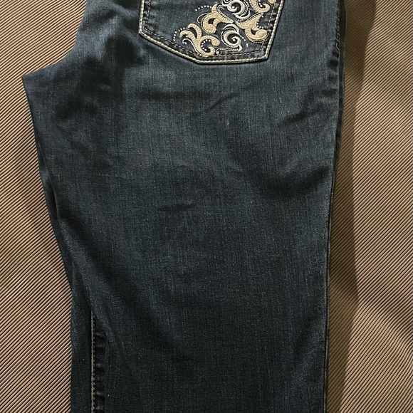 Capris - Picture 5 of 8